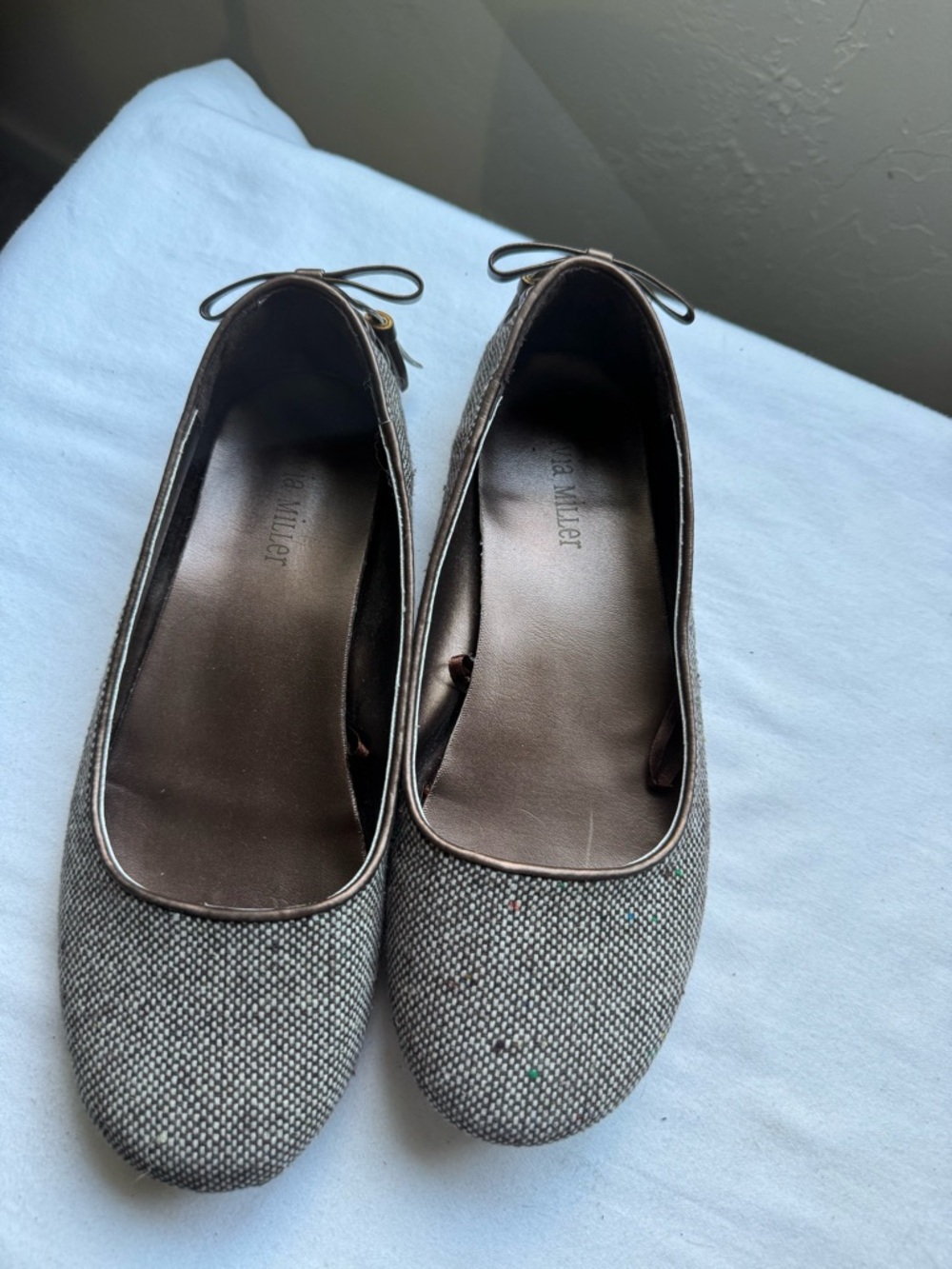 Ha MiLLer Tweed Ballet Flat shoes and a small bow detail at the heel. size 7